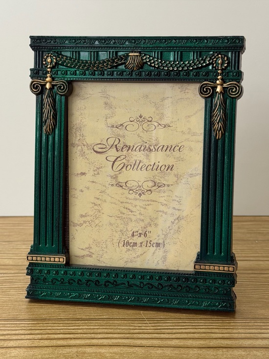 Other - Vintage Renaissance Collection Green Gold Ornate Plastic 4x6 Picture Frame